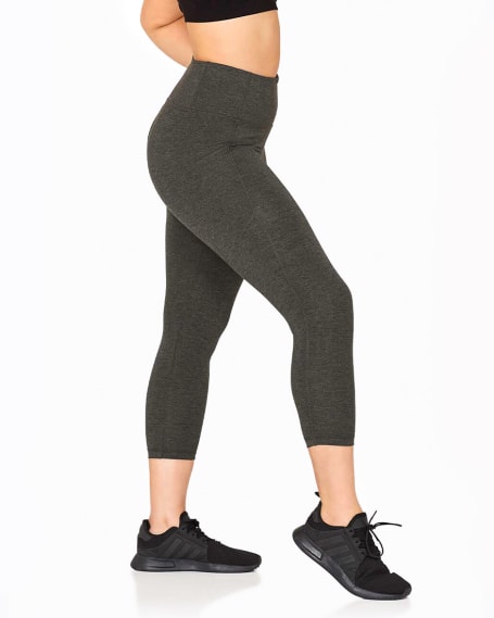 Active 3/4 Legging with Pockets in Dark Marl