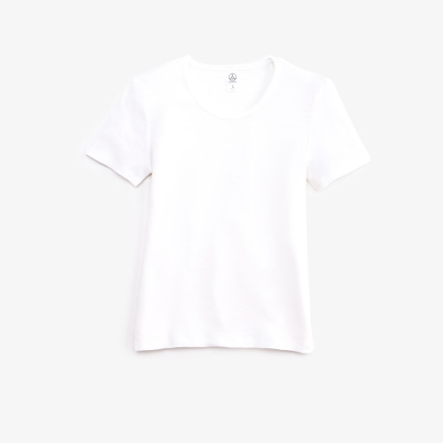 casual outfits: white t-shirt