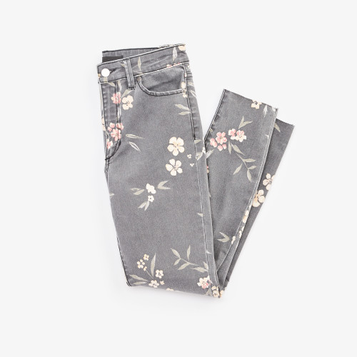 casual outfits: floral denim