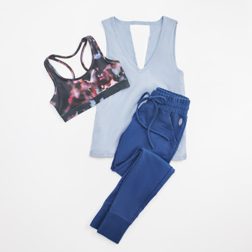 take it easy: blue joggers